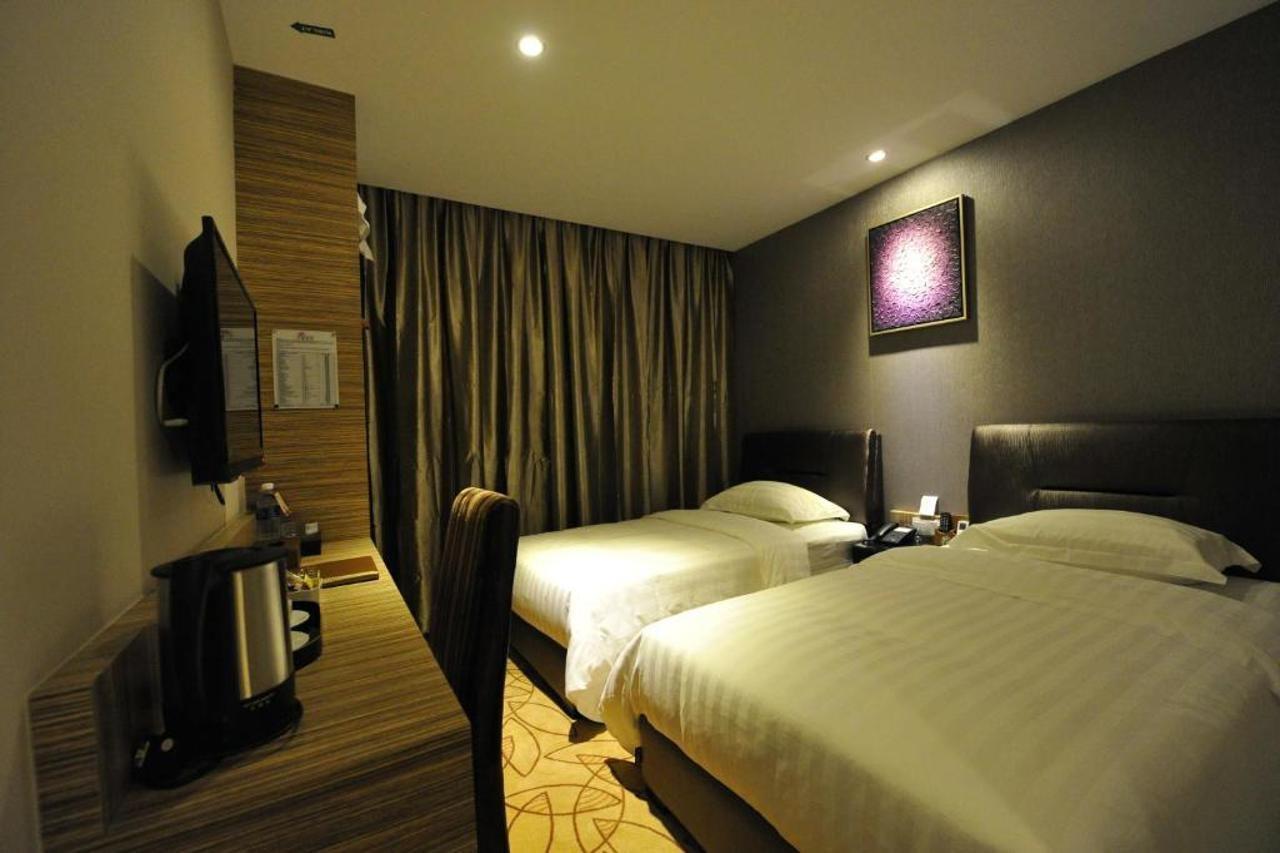 Milano Hotel Kluang Exterior photo